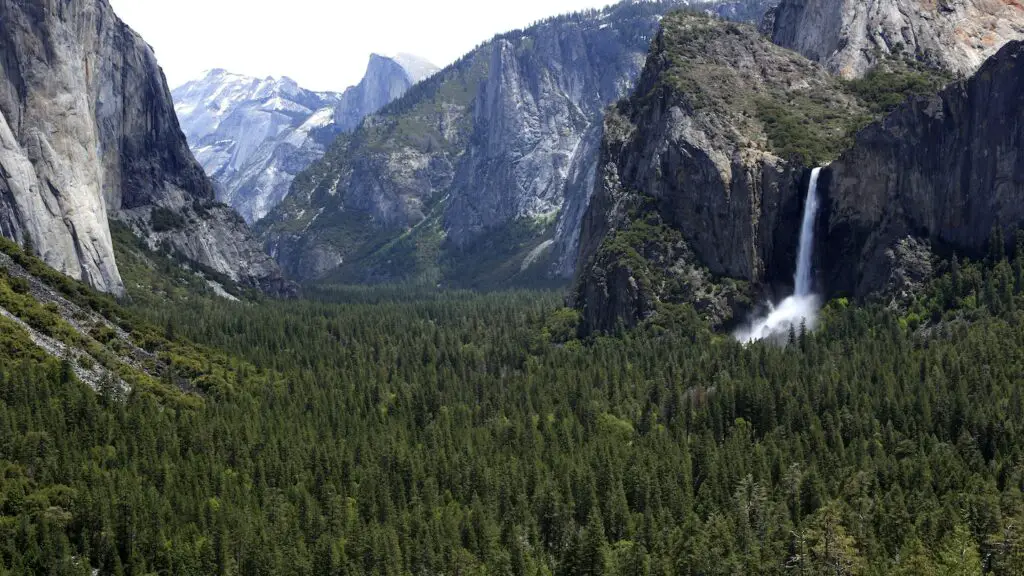 Discovering the Majestic Waterfalls of Yosemite National Park