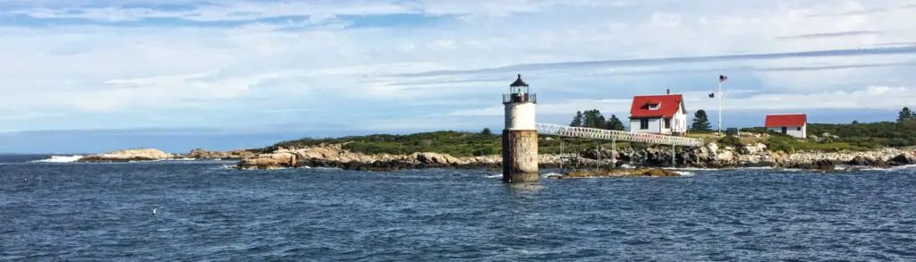 Explore the Idyllic Coastal Charm of Maine: Lighthouses and Fresh Lobster