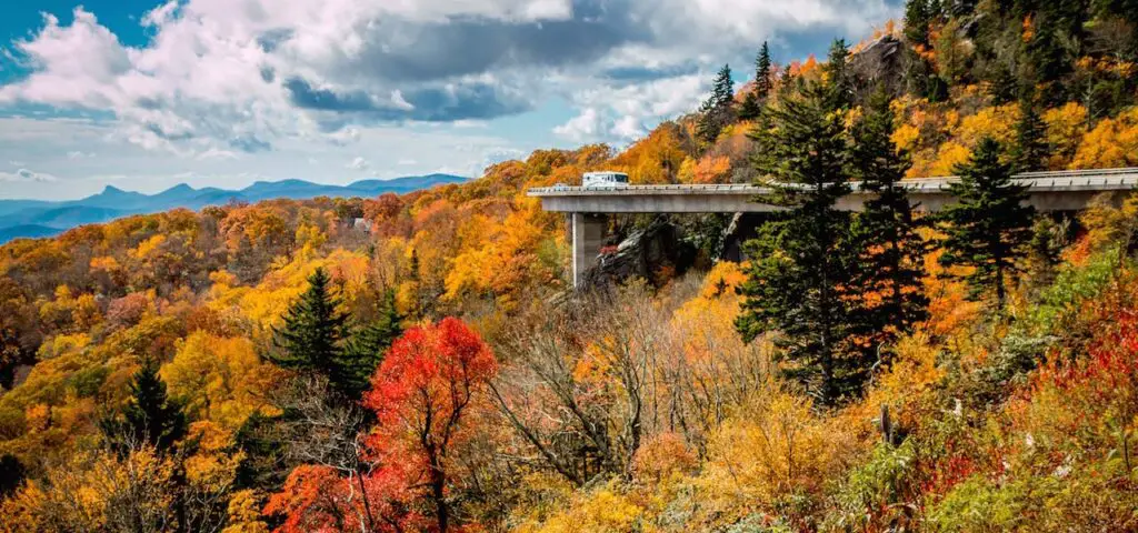 Exploring the Stunning Landscapes of the Blue Ridge Parkway