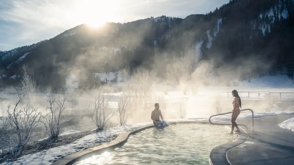 Are There Guided Tours To Hot Springs In Wyoming?